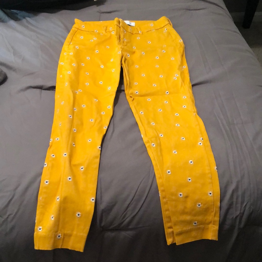 Yellow, navy, and white pants.